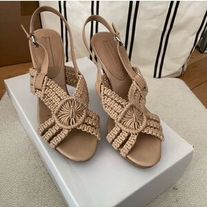 Banana republic nude heels